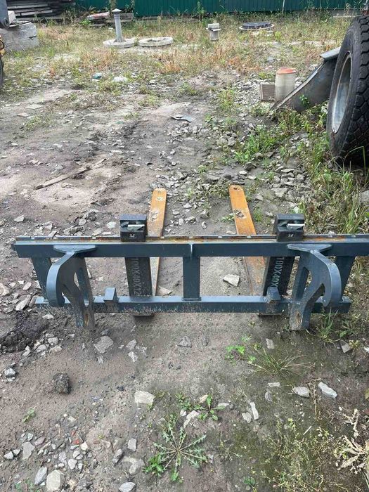 Фронтальний навантажувач Caterpillar 908H  2011 року