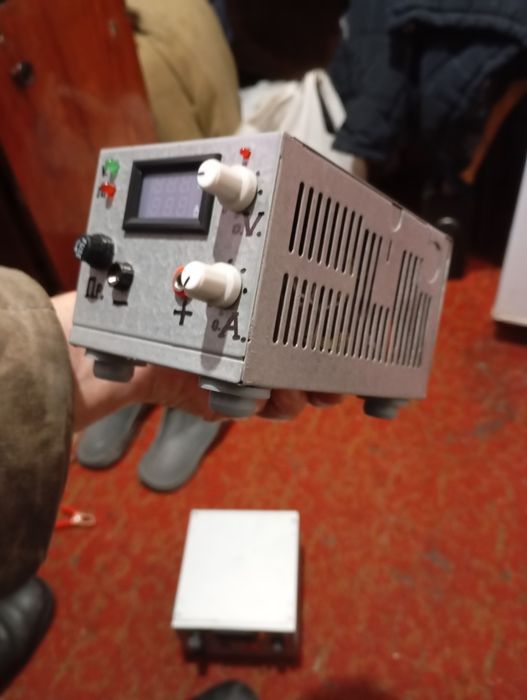 Зарядное устройство А.К.Б. с возможностью лабораторного блока питания