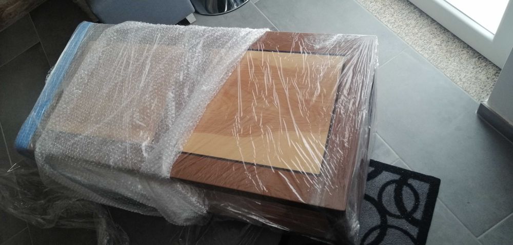 Mesa de centro de madeira maciça feita por carpinteiro