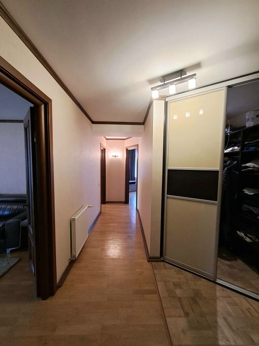 Продаж 3к квартири з видом на парк