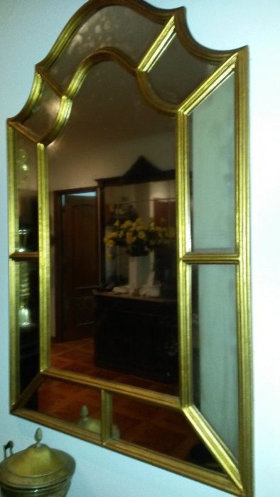 Very beautiful antique mirror.