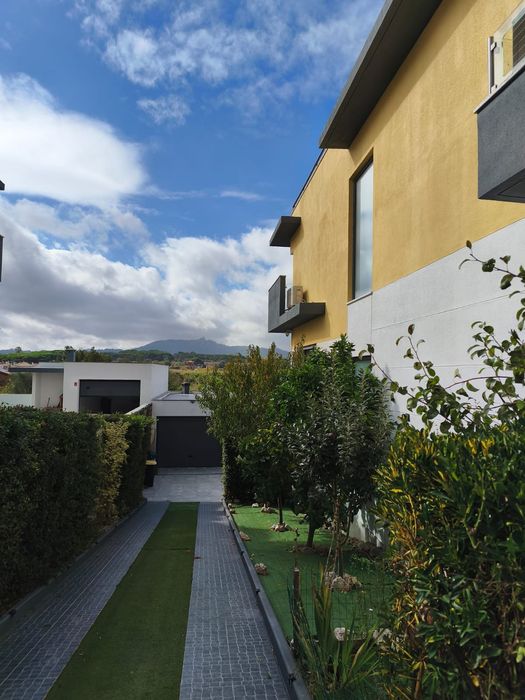 PARTICULAR - Moradia Contemporânea em Vila Verde, Terrugem (Sintra)