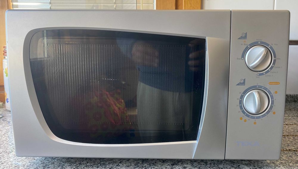 Micro-ondas  TEKA Modelo MW 20 BF SILVER