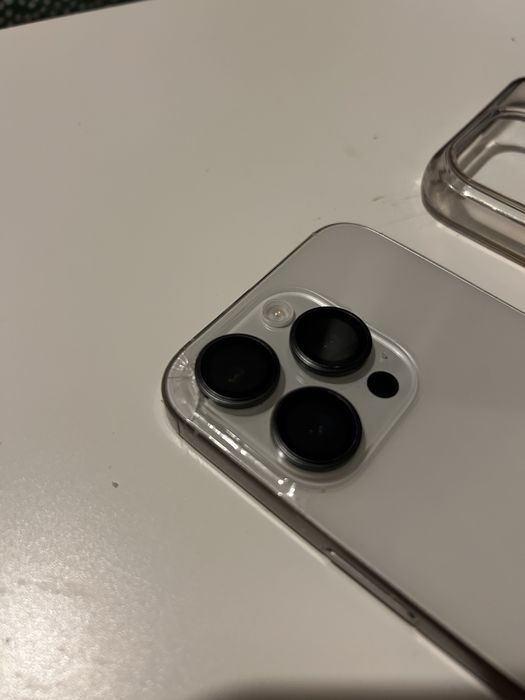IPhone 15 pro branco