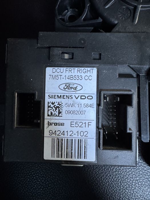 Моторчик склопідіймача правий Ford Kuga