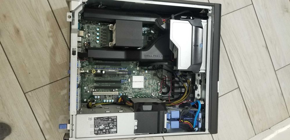 Dell Precision T5810 /E5-1620 V3  1/DDR-4-4Gb/nvs510/
