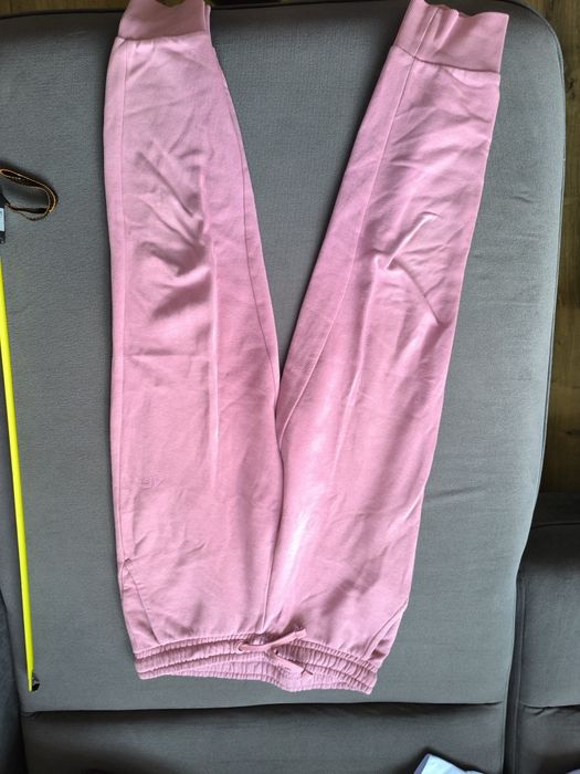 Stan bdb. Spodnie dresowe 4F r.146