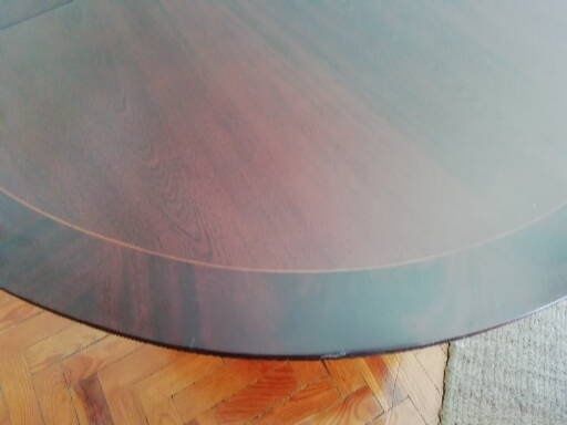 Mesa de  jantar, madeira mogno maciço,ótimo estado,muito bonita