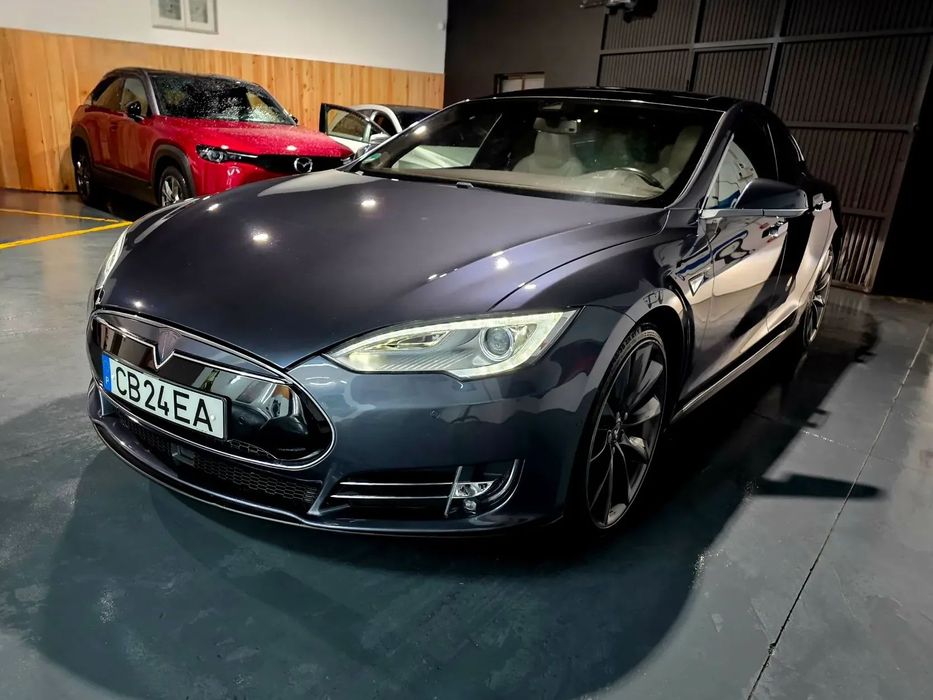Tesla Model S 85