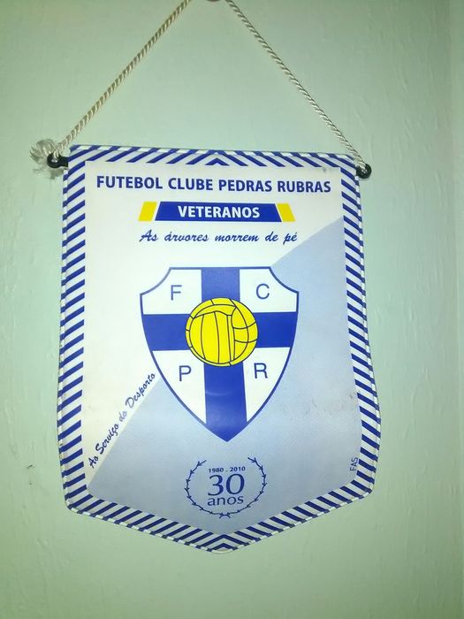 Peça coleção Futebol Club Pedras Rubras bandarilha