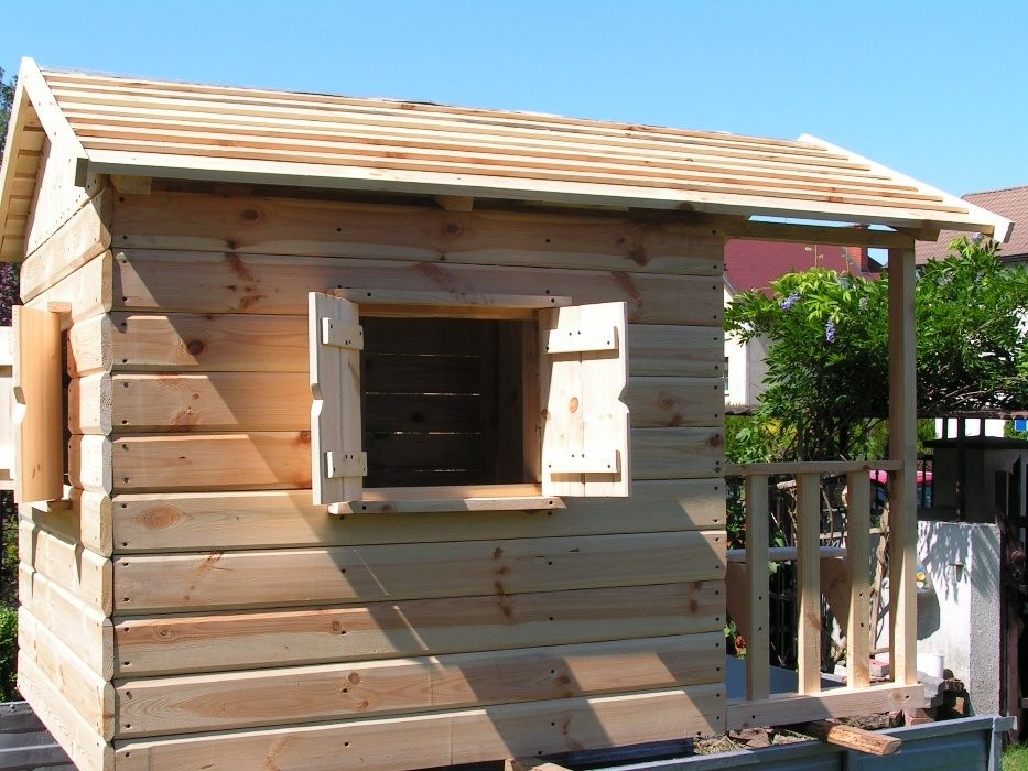 drewniany domek dla dzieci do ogrodu