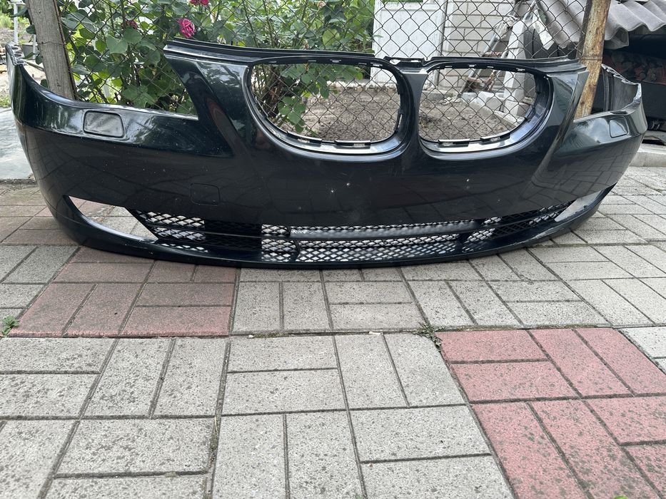 Продам бампер BMW e60 Lci в комплекте с туманками .