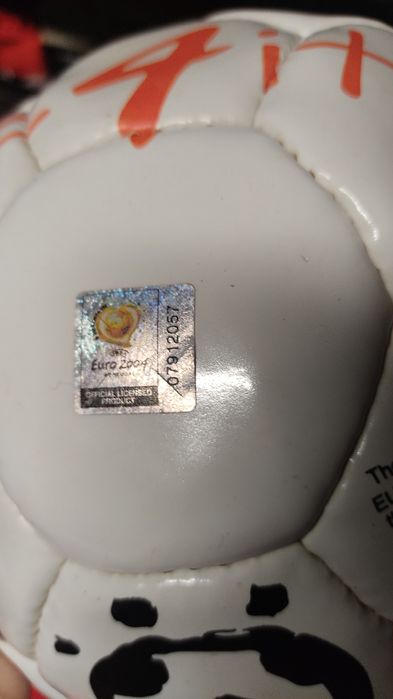 Bola oficial Kinas Euro 2004