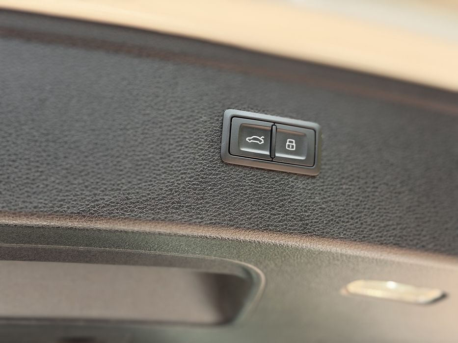 Продам AUDI Q5 Premium Plus
