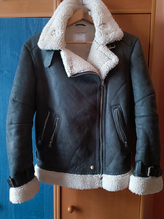 Kultowa kurtka pilotka Aviatorka marki Bershka