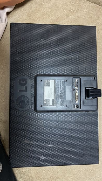Монитор LG, рабочий, VGA/DVI, без подставки