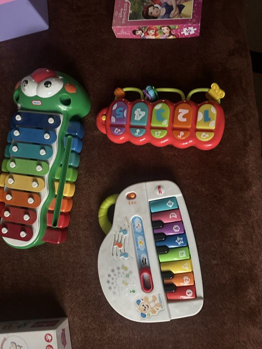 Дитячі іграшки різні