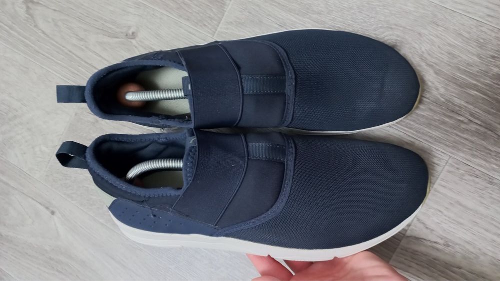 Фірмові кросівки  Decathlon