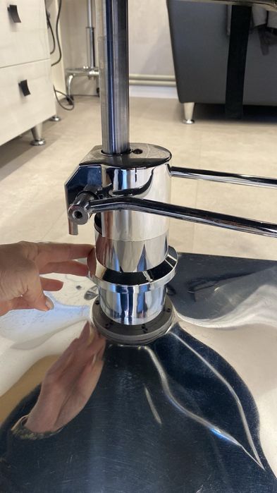 Гідравлічний підйомник для перукарського крісла