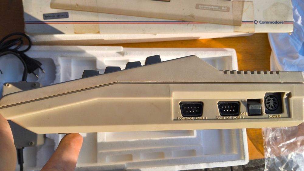 Commodore C64, stan bardzo dobry, mało używany