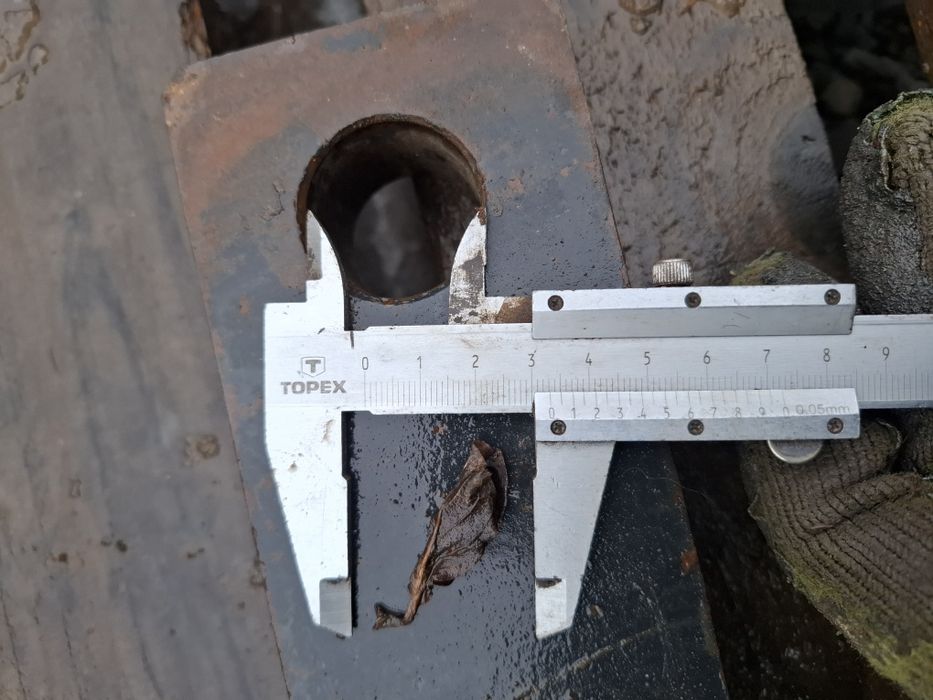 Zaczep dolny Case  Renaut Deutz Claas