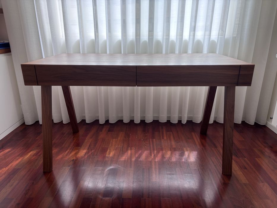Secretária de Design Escandinavo EMKO 4.9 em Nogueira