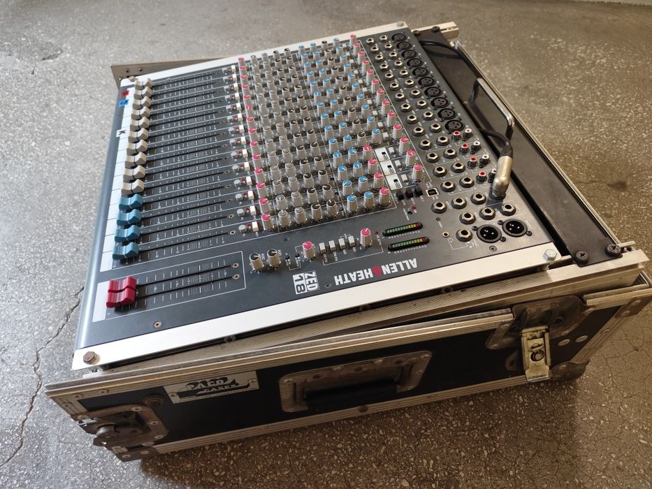 Mixer – ALLEN & HEATH ZED-14 + case