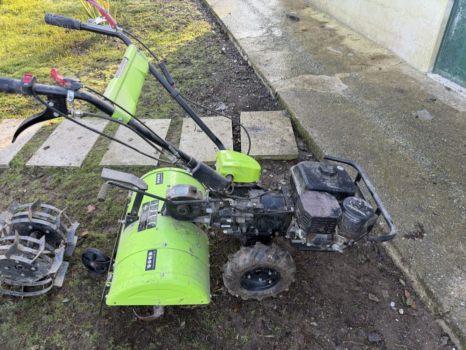 Motocultivadora em bom estado
