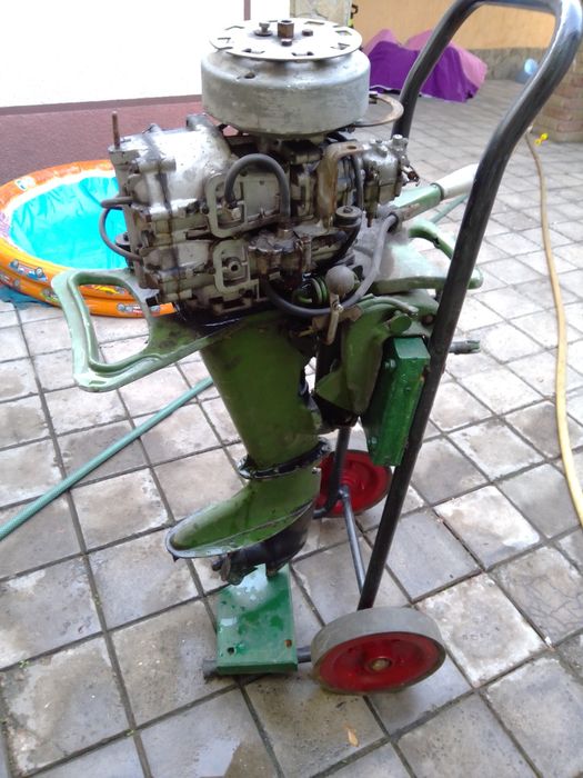 Тележка для лодочного мотора.