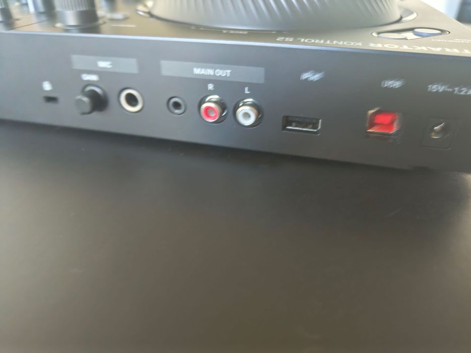 Kontroler DJ Traktor Kontrol s2mk3