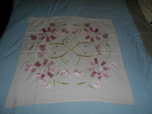 Pano de Linho Bordado com Fio de Seda, Castelo Branco, forrado de seda