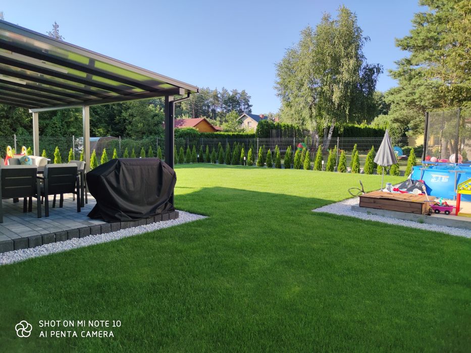 Zakładanie ogrodów - trawnik z rolki - nawadnianie