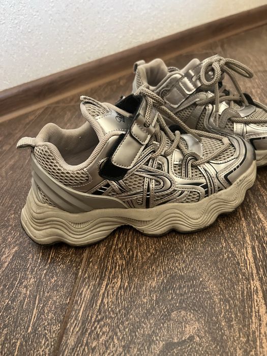 Стильні кросівки apawwa розмір 36-37