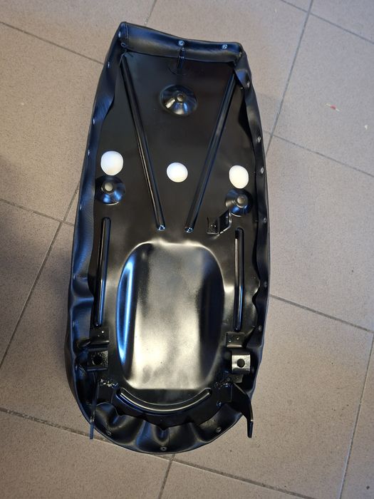 Nowe polskie siedzenie wsk 125 175 b3 jednoramowka