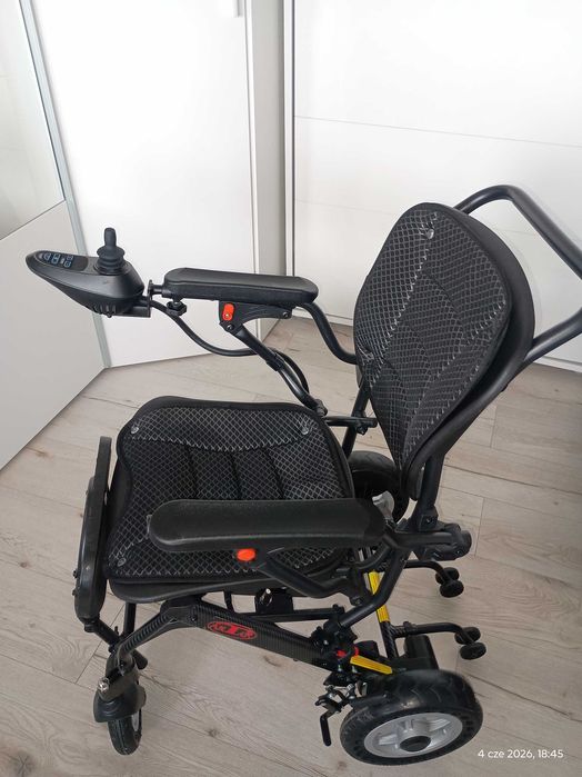 Lekki wózek inwalidzki elektryczny
