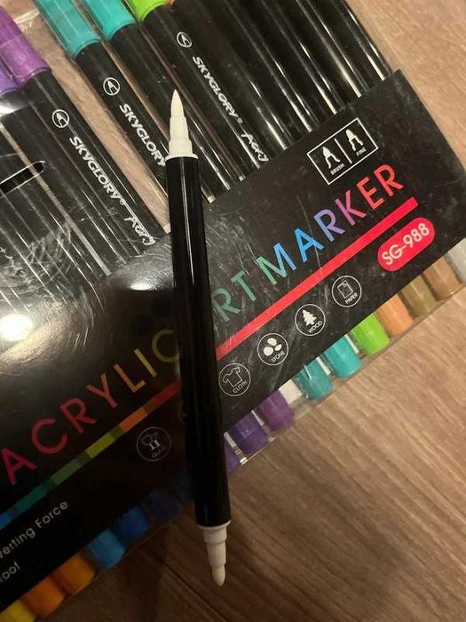 Zestaw markerow akrylowych