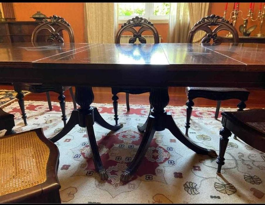 Large table with 6 chairs64741011580417122