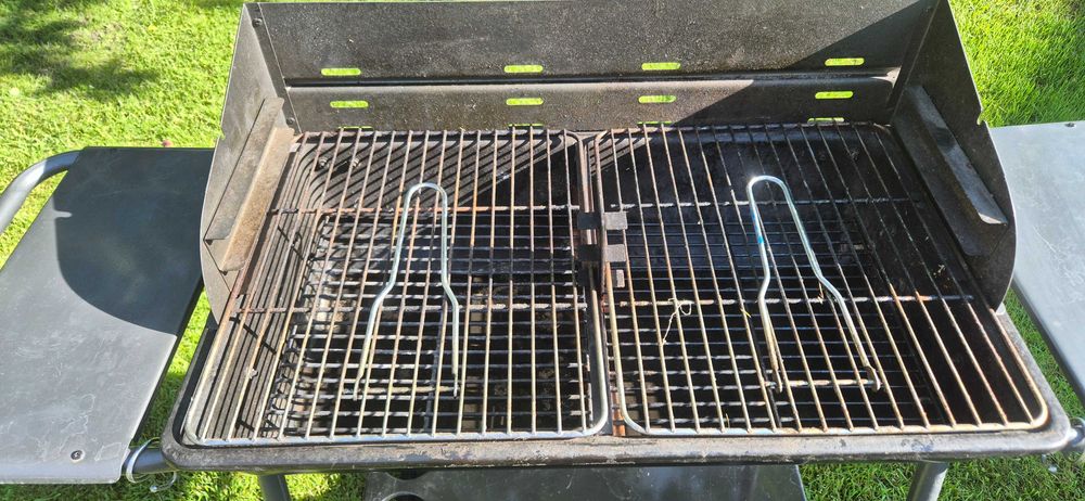 Grill węglowy z półeczkami używany + brykiet