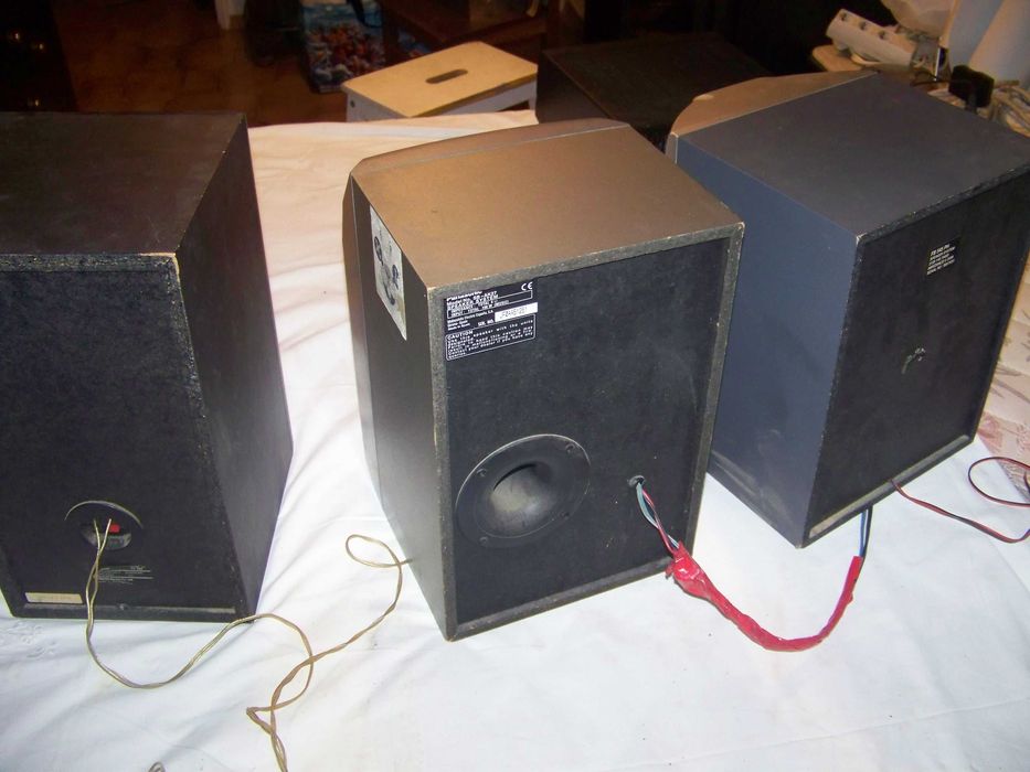 colunas sanyo 150 W, panasonic 100 W e philips