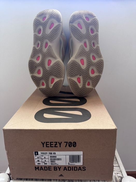 YEZZY 700 V3 “Mono Safflower”