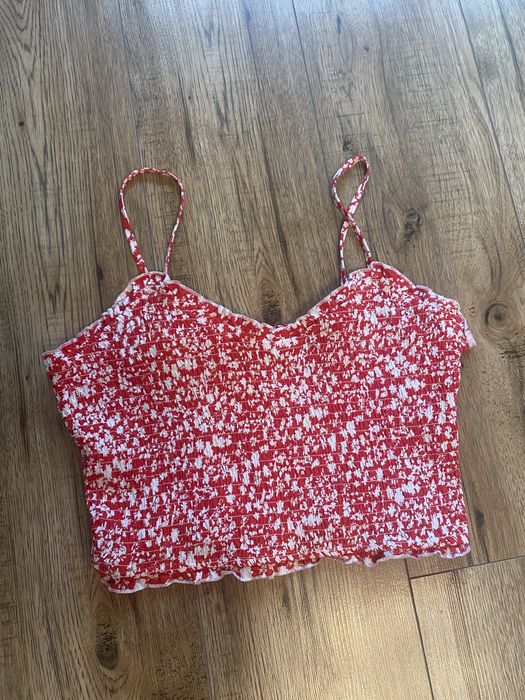marszczony crop top primark w kwiatki biały boho na ramiączkach