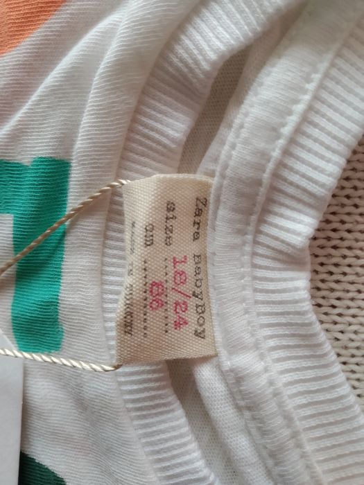 (NOVO, PORTES GRÁTIS) ZARA - T-shirt Com Mensagem - 18-24 meses