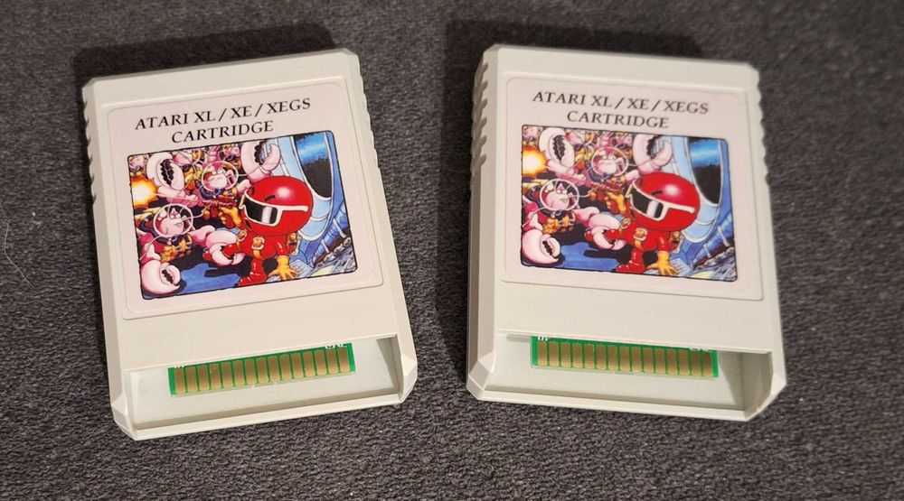 Dwa cartridge z grami do Atari XL/XE