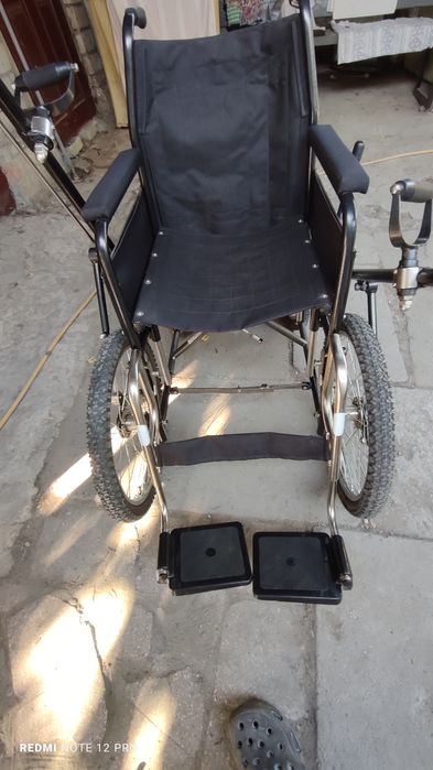 Складная   . рычажная инвалидная коляска. Візок інвалідний