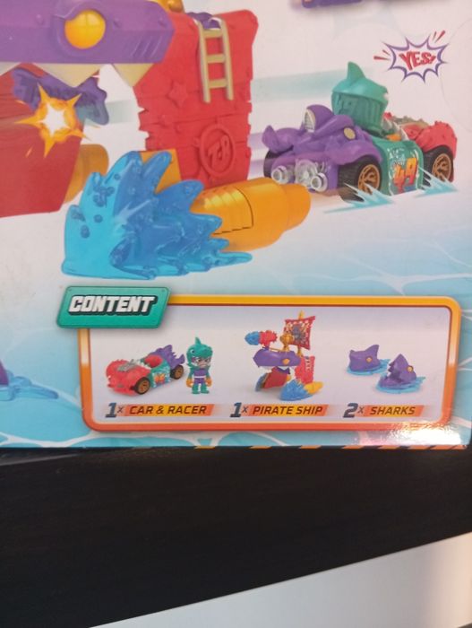 T-racers Pirate shark attack