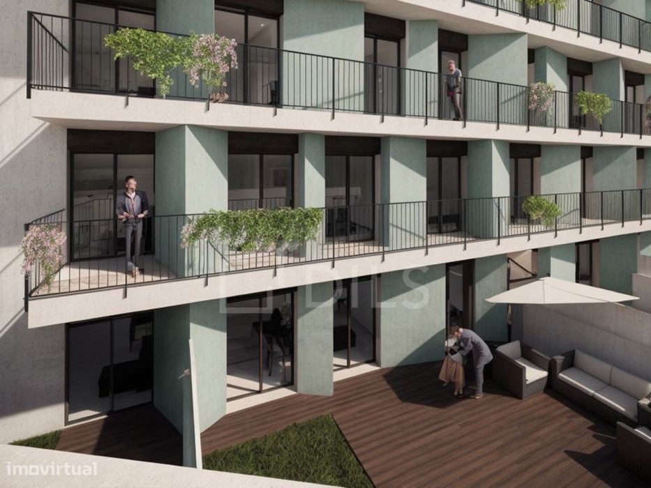 Apartamento T0, com varanda, na Rua Costa Cabral, Porto
