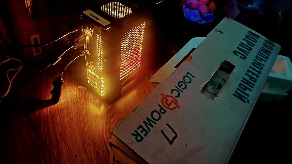 Компактний ігровий ПК з підсвіткою Ryzen 3 3200G/Vega 8/SSD 256/Win11