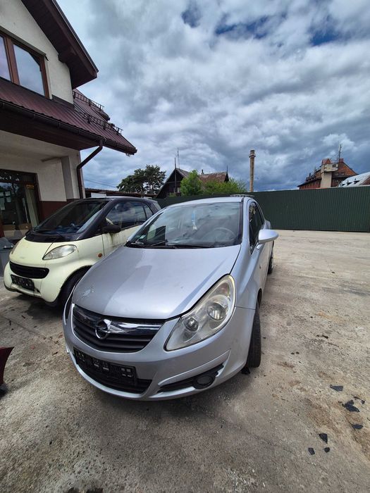 Opel CORSA D 1.0 benzyna Cały Na Części