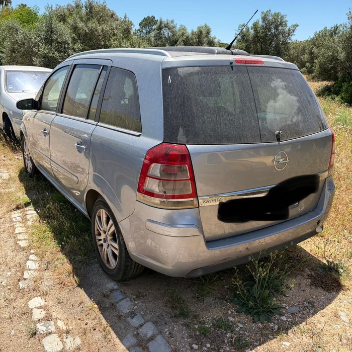 Opel Zafira B 1.9 CDTI (2008) – Para Peças / Inteira (Motor Avariado)