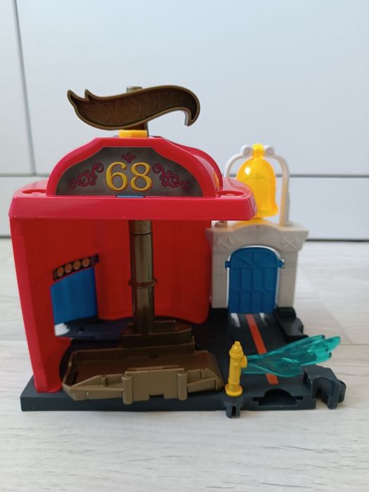Hot wheels пожежна частина (без машинки)